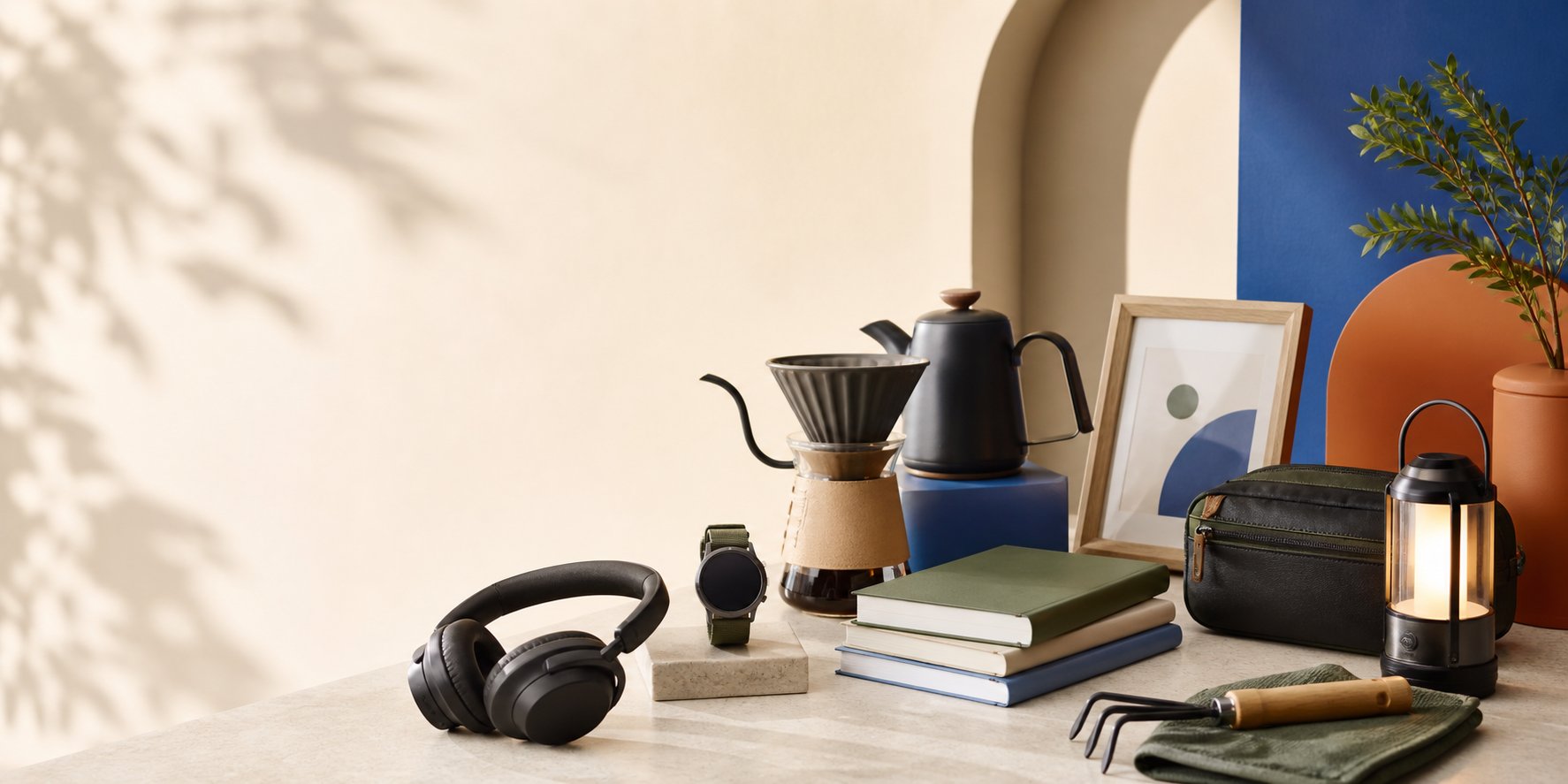 Escaparate editorial con regalos para papá de tecnología, café, libros, viaje y jardín